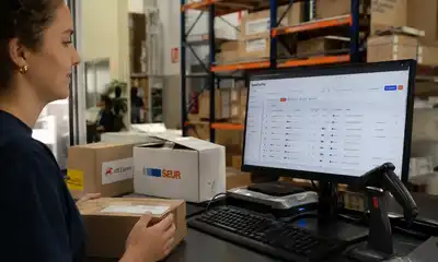 Descubre por qué trabajar con varios transportistas mejora la logística, reduce costes y aporta mayor flexibilidad a empresas y ecommerce.