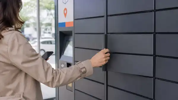 Locker_Person