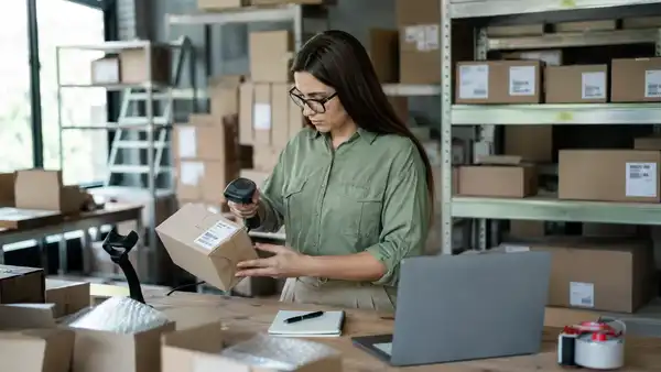 Gestión y preparación de pedidos en almacén como parte de una logística escalable para ecommerce y empresas con un volumen creciente de envíos.